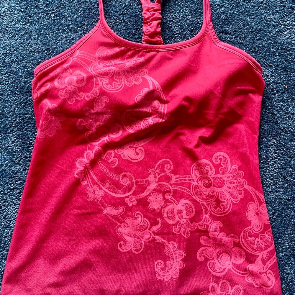 Athleta 2 set workout top and capris pants